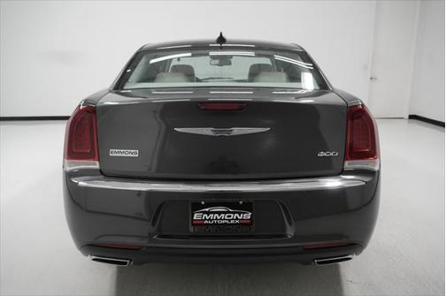 2016 Chrysler 300 Limited