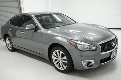 2017 INFINITI Q70 3.7