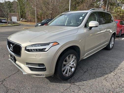 2016 Volvo XC90 T6 Momentum