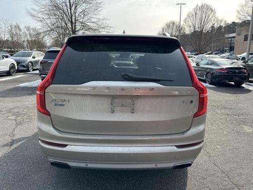 2016 Volvo XC90 T6 Momentum