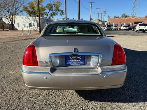 2003 Lincoln Town Car Signature