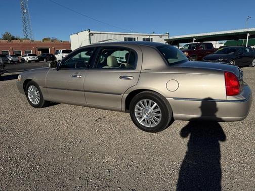 2003 Lincoln Town Car Signature