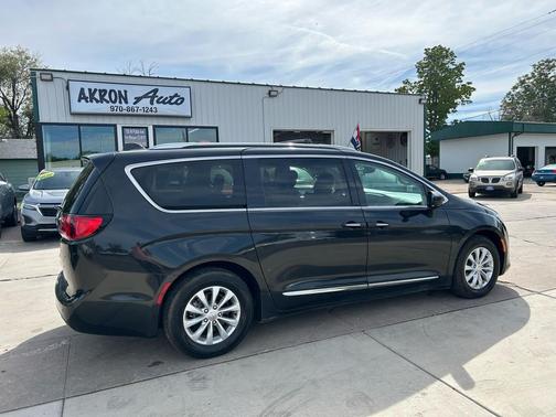 2018 Chrysler Pacifica Touring-L