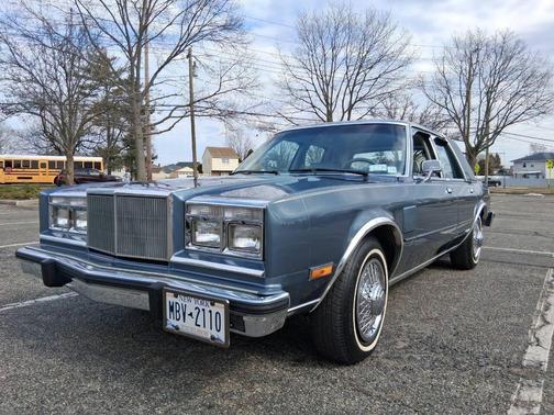 1985 Chrysler Fifth Avenue Base 4dr Sedan