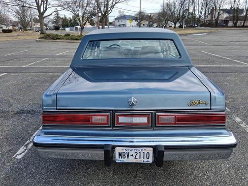 1985 Chrysler Fifth Avenue Base 4dr Sedan