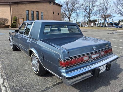 1985 Chrysler Fifth Avenue Base 4dr Sedan
