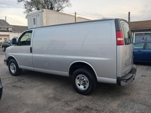 2010 Chevrolet Express 2500 Work Van