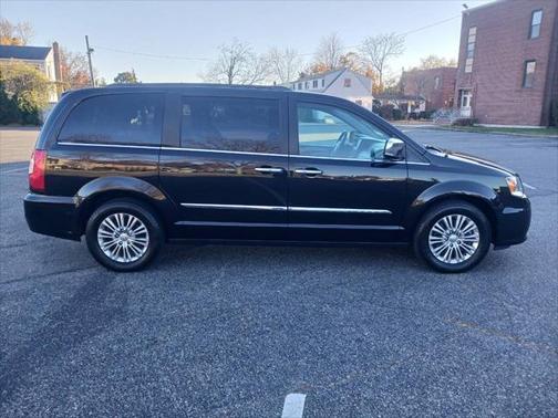2015 Chrysler Town & Country Touring-L