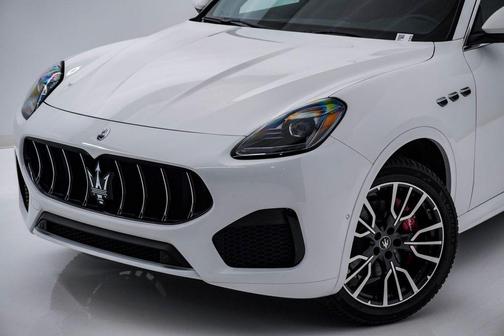 Bianco 2025 Maserati Grecale Base