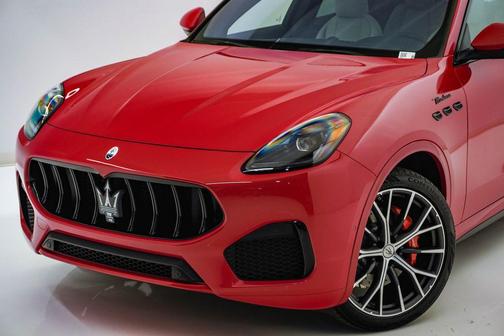 Orange Metallic 2026 Maserati Grecale Modena