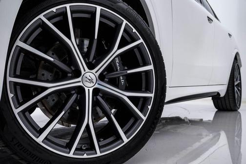 Bianco 2026 Maserati Grecale Modena