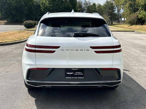 Uyuni White 2027 Genesis GV70 2.5T