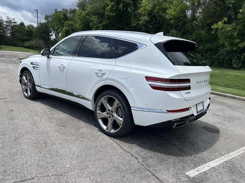 White 2023 Genesis GV80 2.5T
