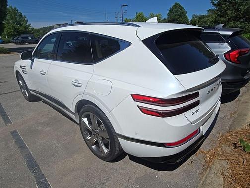 White 2023 Genesis GV80 2.5T
