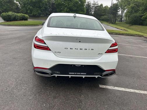 Uyuni White 2025 Genesis G70 2.5T
