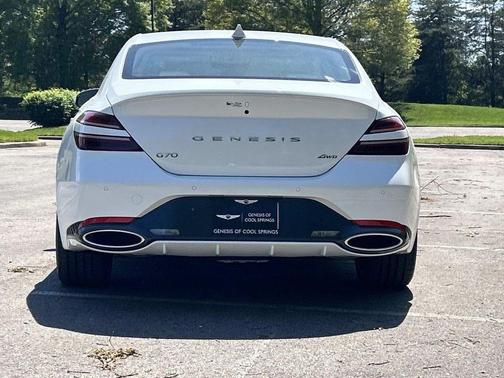 Uyuni White 2026 Genesis G70 2.5T Prestige