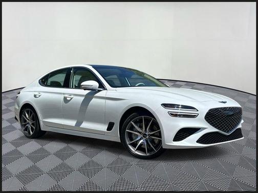 Uyuni White 2026 Genesis G70 2.5T Prestige