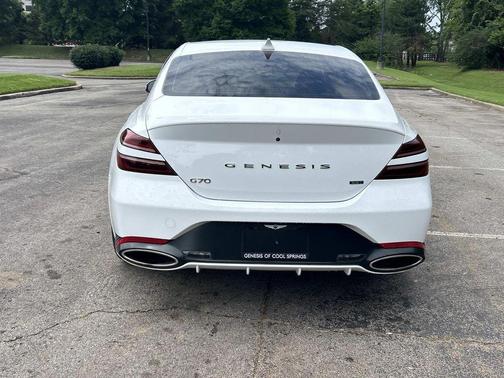 White 2022 Genesis G70 3.3T