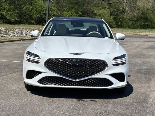 Uyuni White 2026 Genesis G70 2.5T Prestige