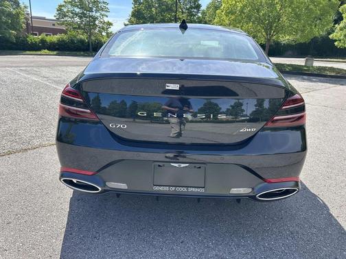 Vik Black 2026 Genesis G70 2.5T Prestige