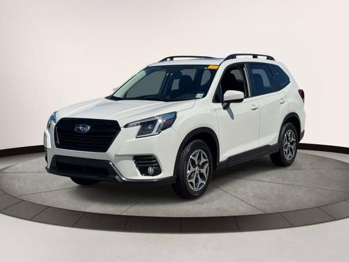 White 2023 Subaru Forester Premium CVT