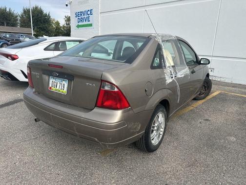 2005 Ford Focus ZX4