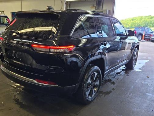 Diamond Black 2022 Jeep Grand Cherokee 4xe Base
