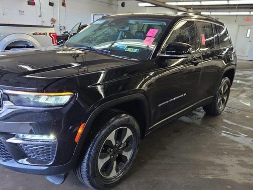 Diamond Black 2022 Jeep Grand Cherokee 4xe Base