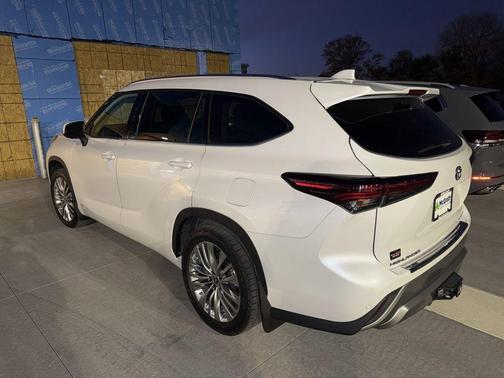 2024 Toyota Highlander Hybrid Platinum