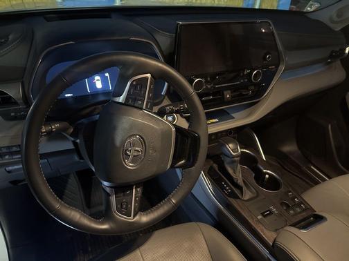 2024 Toyota Highlander Hybrid Platinum