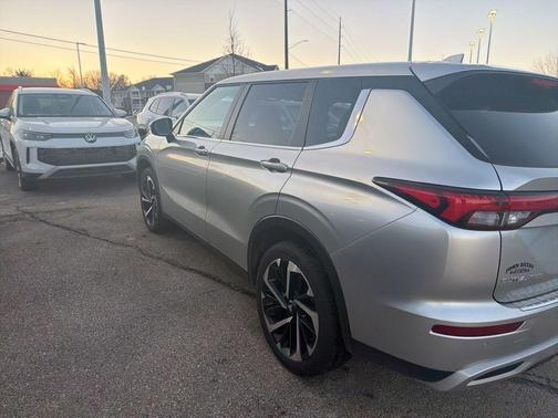 2024 Mitsubishi Outlander SE