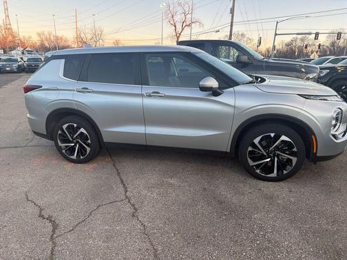 2024 Mitsubishi Outlander SE