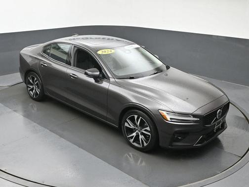 2024 Volvo S60 B5 Plus Dark Theme