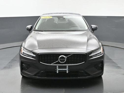 2024 Volvo S60 B5 Plus Dark Theme