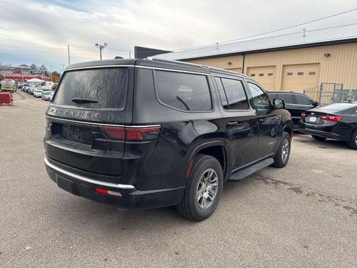 2023 Jeep Wagoneer Base