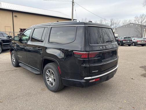 2023 Jeep Wagoneer Base