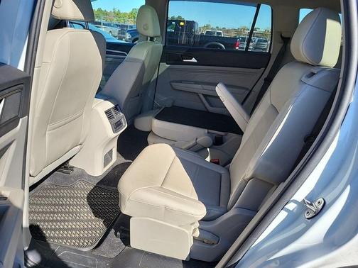 2022 Volkswagen Atlas 3.6L SE w/Technology