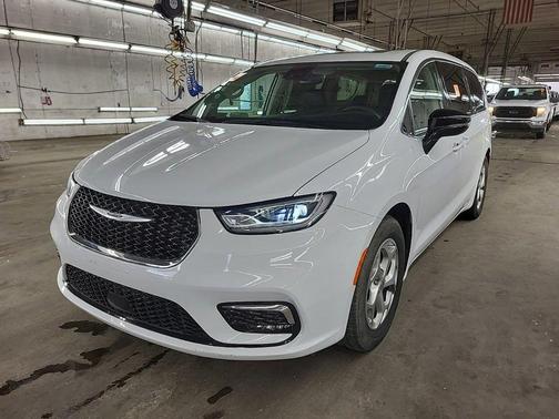 Bright White Clearcoat 2024 Chrysler Pacifica Limited