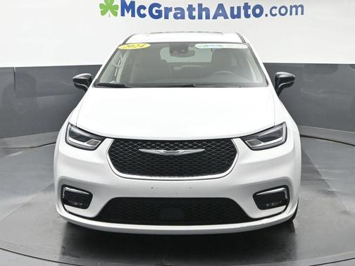 Bright White Clearcoat 2024 Chrysler Pacifica Limited