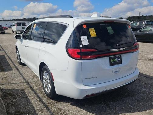 2022 Chrysler Pacifica Touring-L