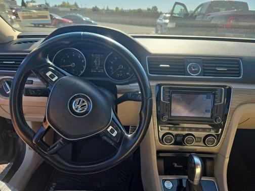 2016 Volkswagen Passat 1.8T SEL