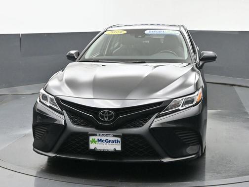 Midnight Black Metallic 2018 Toyota Camry SE