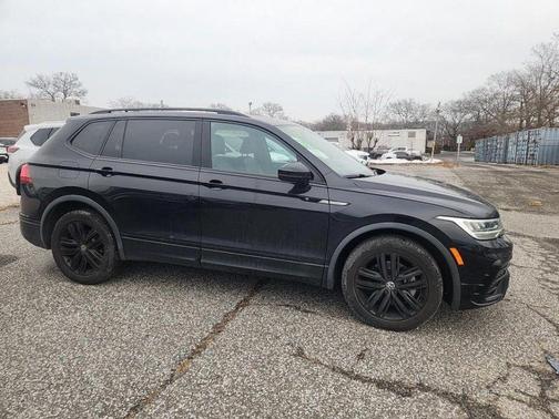 2022 Volkswagen Tiguan 2.0T SE R-Line Black
