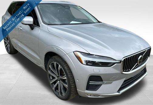 Silver 2023 Volvo XC60 B5 Ultimate Bright Theme