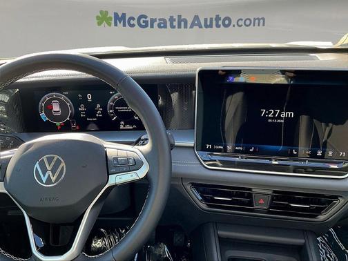 Pure White 2026 Volkswagen Tiguan 2.0T SE