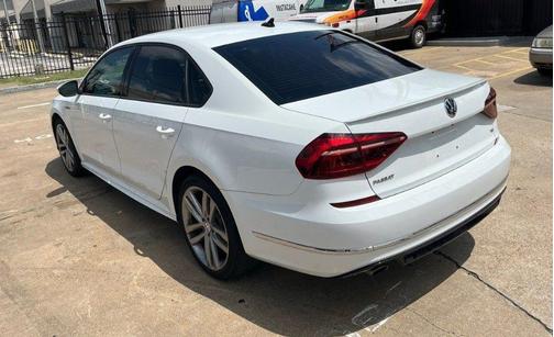 Pure White 2018 Volkswagen Passat 2.0T R-Line