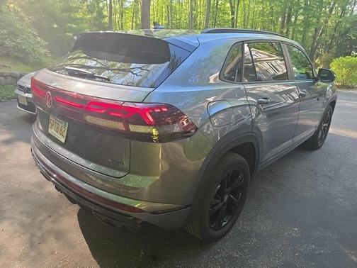 Platinum Gray Metallic 2025 Volkswagen Atlas Cross Sport 2.0T SEL R-Line Black