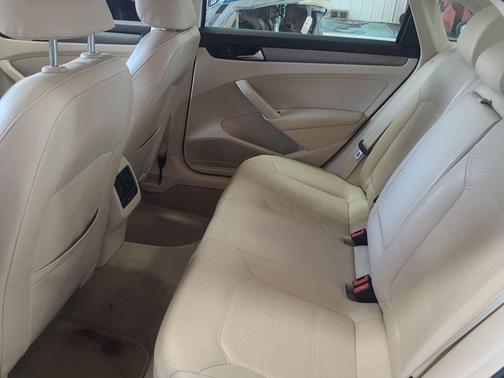 2015 Volkswagen Passat 1.8T Auto SE