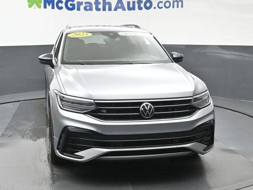 Pyrite Silver Metallic 2023 Volkswagen Tiguan 2.0T SE R-Line Black