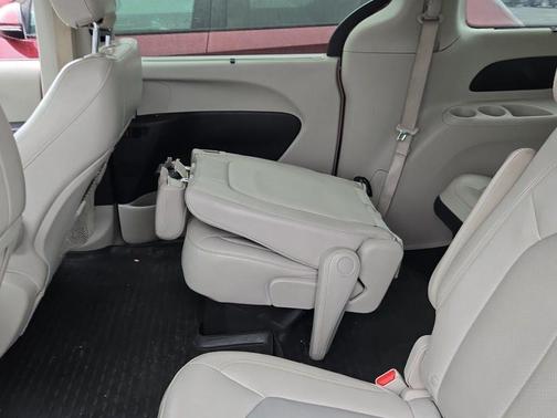 2021 Chrysler Pacifica Touring-L